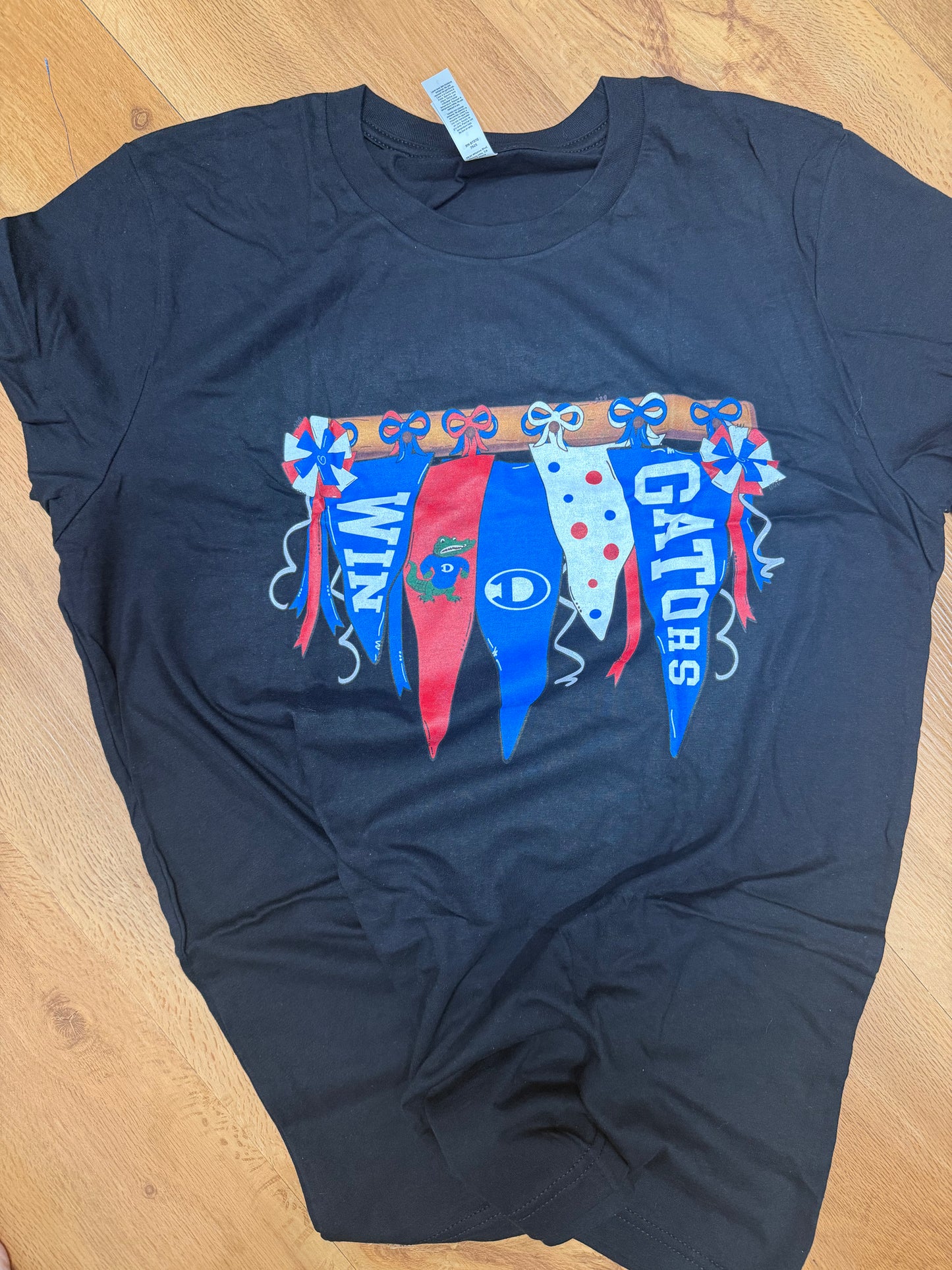 Gator Pennant Size large